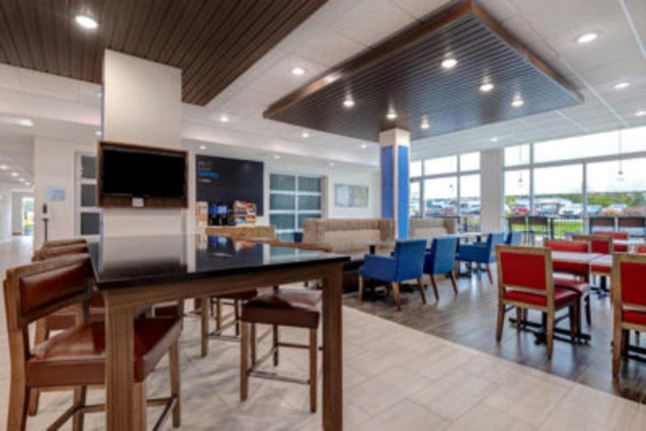 Holiday Inn Express & Suites - Grand Rapids South - Wyoming By Ihg Екстериор снимка